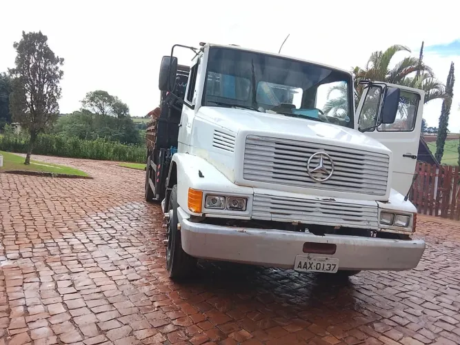 VENDE -SE CAMINHÃO MERCEDES TRUCADO COM MUNK 