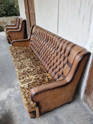 Conjunto de sofá e poltronas Capitonê retrô vintage
