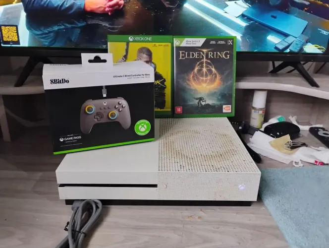 Xbox one s + 2 jogos e um controle