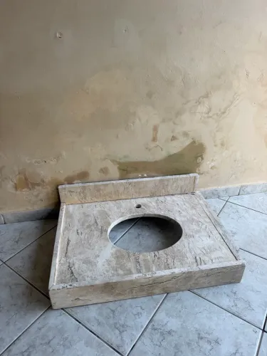 Bancada para pia em mármore. 72x50