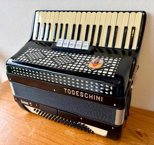 Acordeon Todeschini super 5