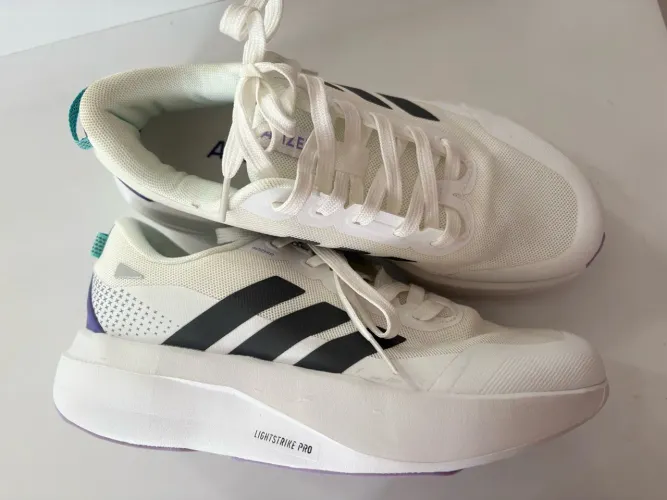? TÊNIS ADIDAS À VENDA ?