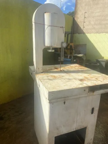 Serra fita toda reformada com chapa mas grossa.