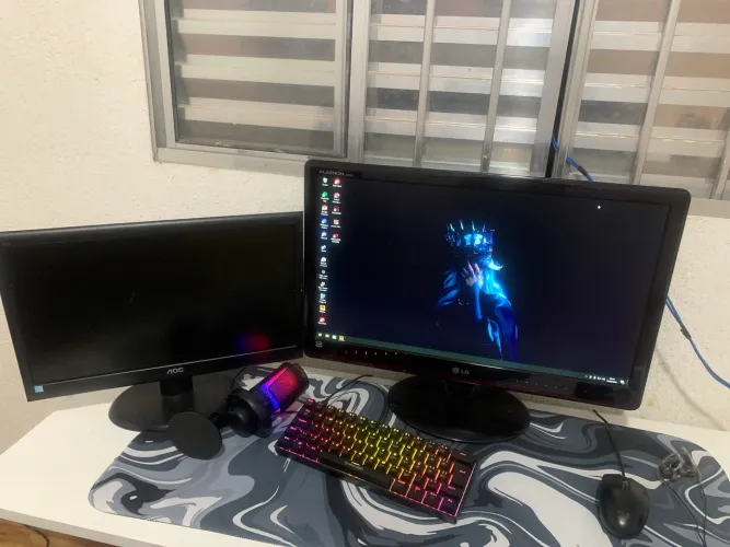 Vendo dois monitores ou separados se preferir 500$