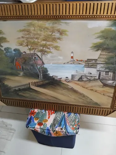 Quadro, colcha de cama, telefone sem fio, passadeira