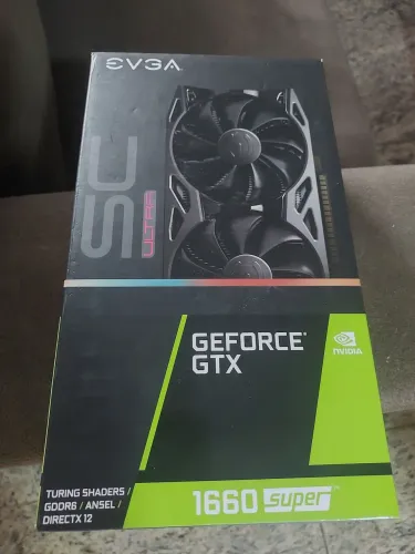 Caixa da GTX 1660 Super da EVGA muito conservada.