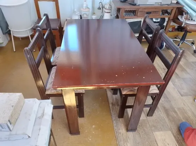[Usado] Mesa de jantar com 4 cadeiras