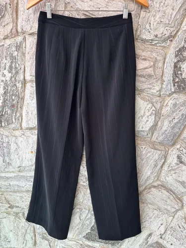 Calça alfaiataria feminina da marca Mara Mac, tamanho 38, porém ajustada para 36.