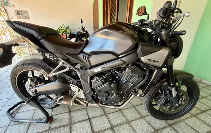 Honda CB 650R E-CLUTCH 2026
