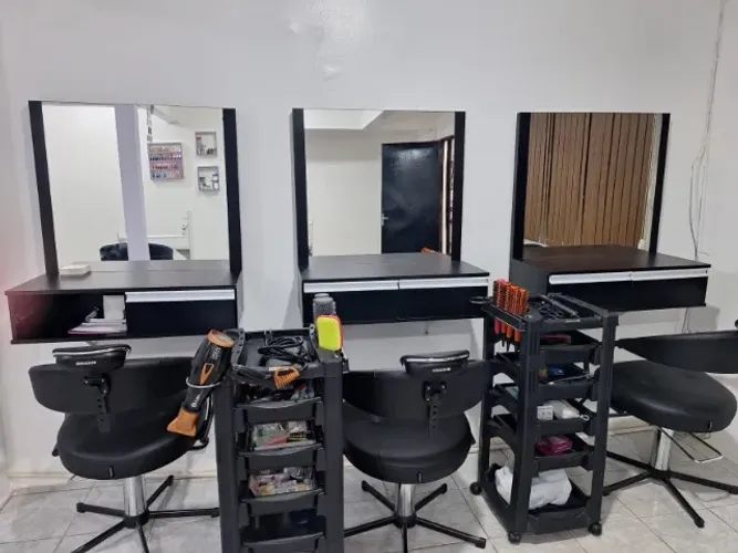 Vende-se Cadeira Dompel Hidraulica com apoio Preta