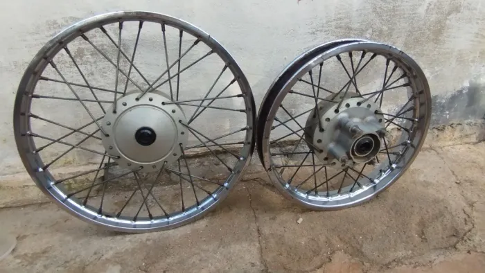 Par rodas raiadas original pop 110i