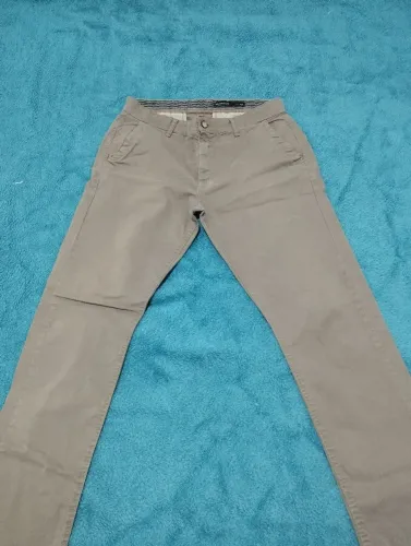 Calça social cinza claro marfinno semi usada tamanho 42