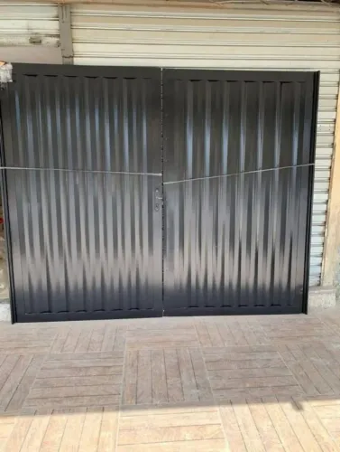 Portão de Garagem Búzios Pintura Eletrostática Branco e Preto