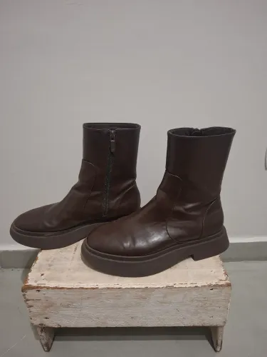 Bota marrom tratorada Zara n°39