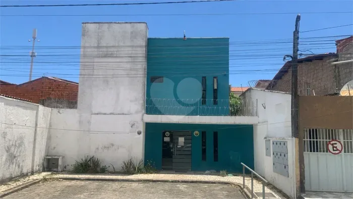 Prédio inteiro à venda em Conjunto ceará i - CE