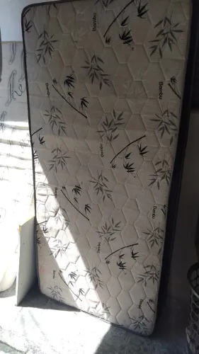 Vendo cama solteiro base + colchão