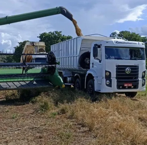 Caminhão Bitruck Caçamba