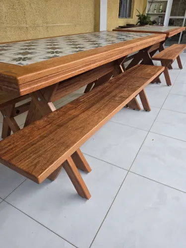 Mesa de madeira angelim pedra