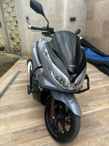 Pcx 150 21/22 cor exclusiva cinza perolizado efeito roxo