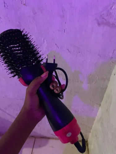 Escova secadora rosa com preto