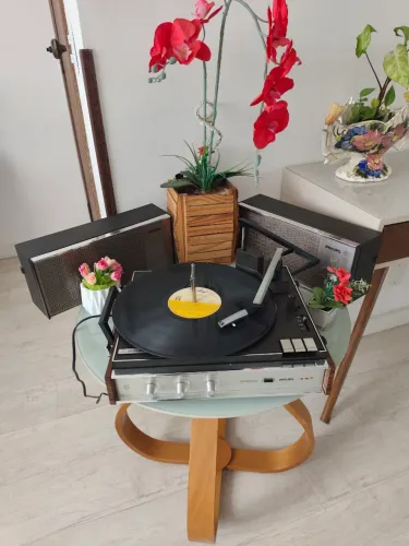 Vitrolinha Philips Stereo Automática S06GF447