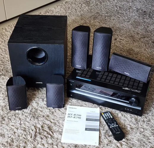 Onkyo 5.1 HT-R390 Home Theater