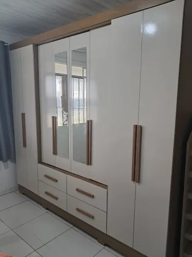 Guarda-Roupa 8 portas semi novo
