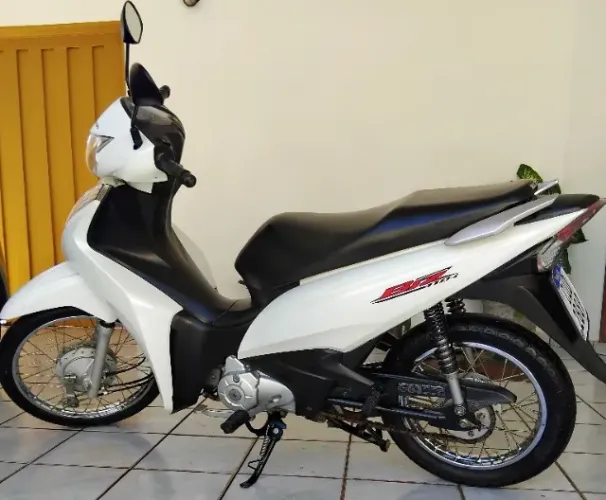 Moto Honda biz 110cc Muito nova. * Partida Elétrica.