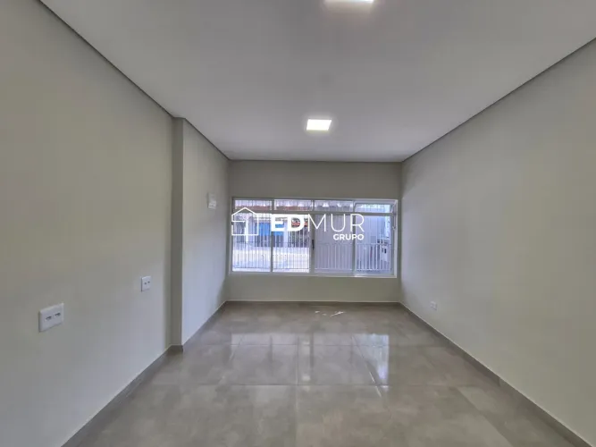 CASA para ALUGUEL com 251m² no bairro Vila Camilópolis com 5 quartos e 2 vagas. Santo Andr