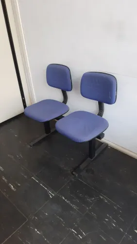 Cadeiras tipo Longarinas estofadas de 2 lugares