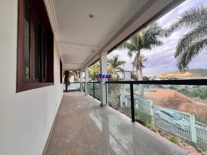 Casa para Aluguel em Ibirité | 5 Quartos (3 Suítes), Piscina e Varanda Gourmet