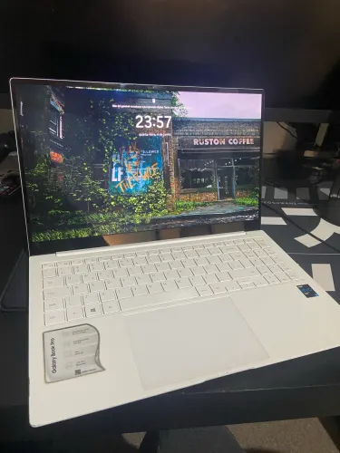 Samsung Galaxy Book Pro I7 1TB SSD 16gb RAM AMOLED