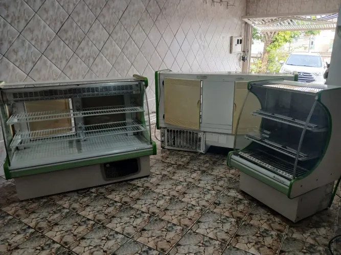 2 Balcão Refrigerado 1,40 / 1,70 -1 Estufa Aquecida 220vlts