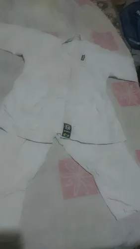 Kimono semi novo tamanho para  crianças de  5 anos 