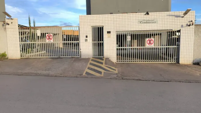 Alugo QNN11, 2 Quartos (1 suíte) com Garagem 