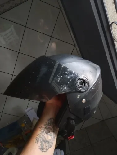 Capacete quebra galho