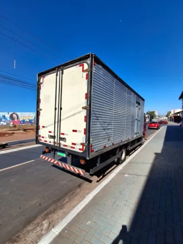 Ford Cargo 815E 2010/2011 Baú 6 Metros Revisado