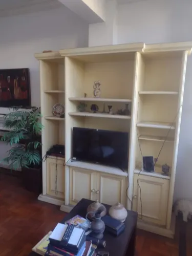 Estante clássica em pátina