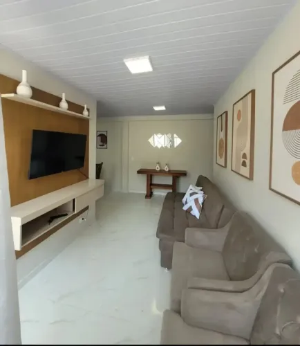 Casa para aluguel possui 60 metros quadrados com 2 quartos em São Lourenço - Curitiba - Pa