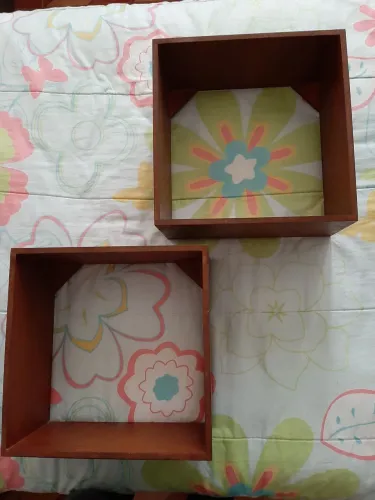 02 nichos cor madeira medida 0,30 X 0,30cm, não inclui brinquedo 