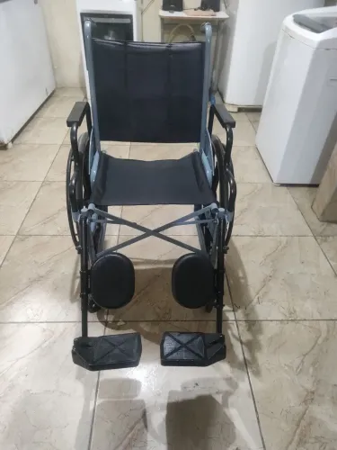 Vende-se cadeira de rodas pra passeio