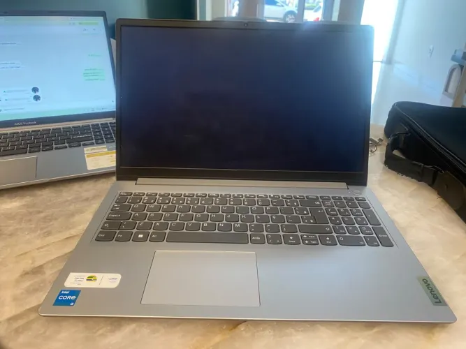 Vende se notebook Lenovo
