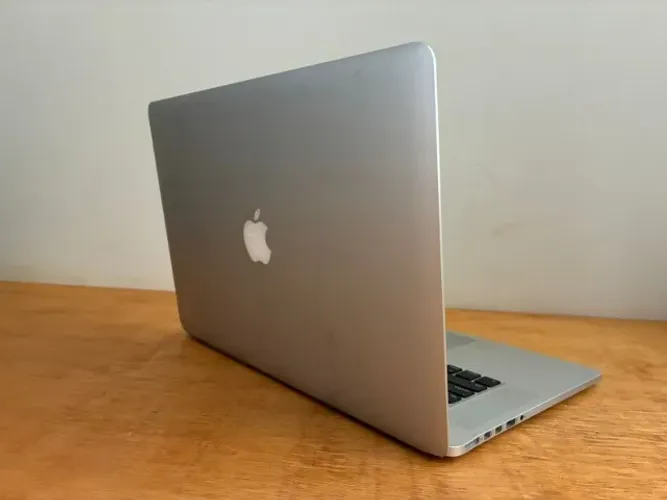 MacBook Pro Retina 15" 2015 i7 16GB Radeon R9 SSD 256GB