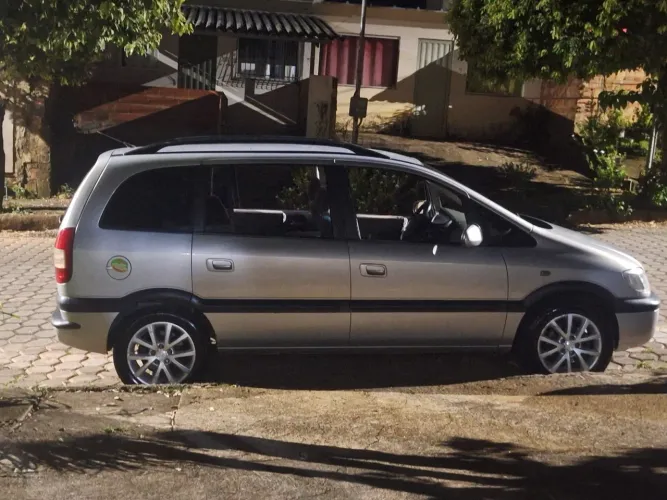 Chevrolet Zafira 2.0/ CD 2.0 8V MPFI 5P Mec. 2004