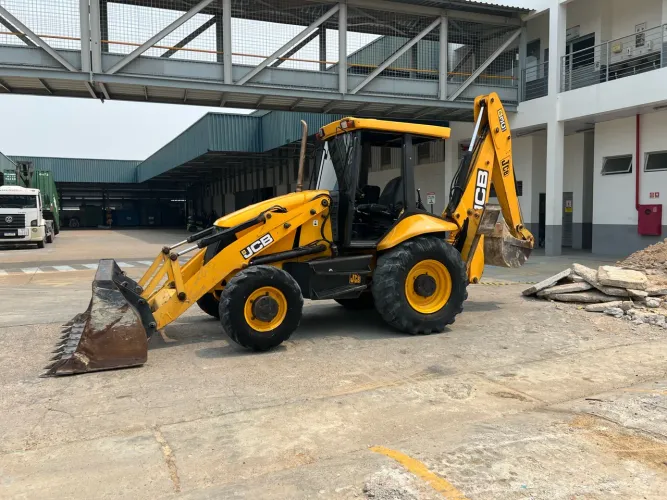 Retroescavadeira jcb 3c plus