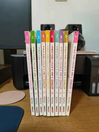 Mangá Wotakoi volumes 1-9 +11 (com todos os brindes)