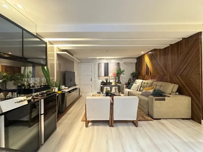 Apartamento semimobiliado de 2 quartos com suíte no bairro Jardim Itália