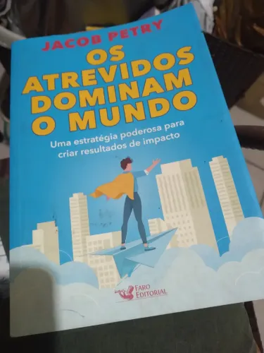 Livro os atrevidos dominam o mundo