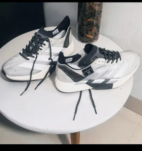 Tênis Adidas 