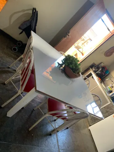 Mesa de Jantar Quadrada 1,30x1,30 com 6 Cadeiras e Vidro Espelhado